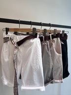 Shorts mit Gürtel