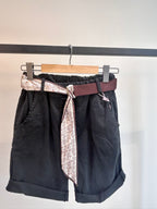 Shorts mit Gürtel