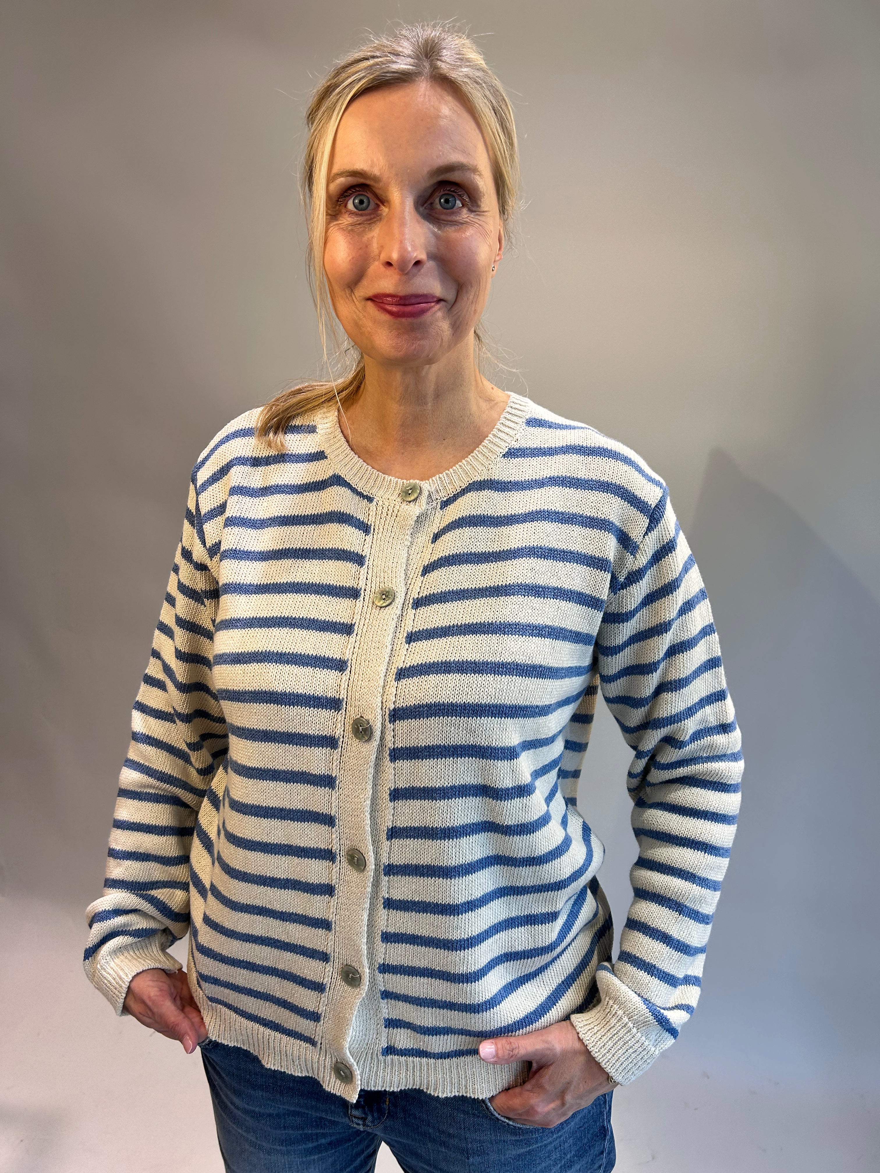 Strickjacke mit Streifen